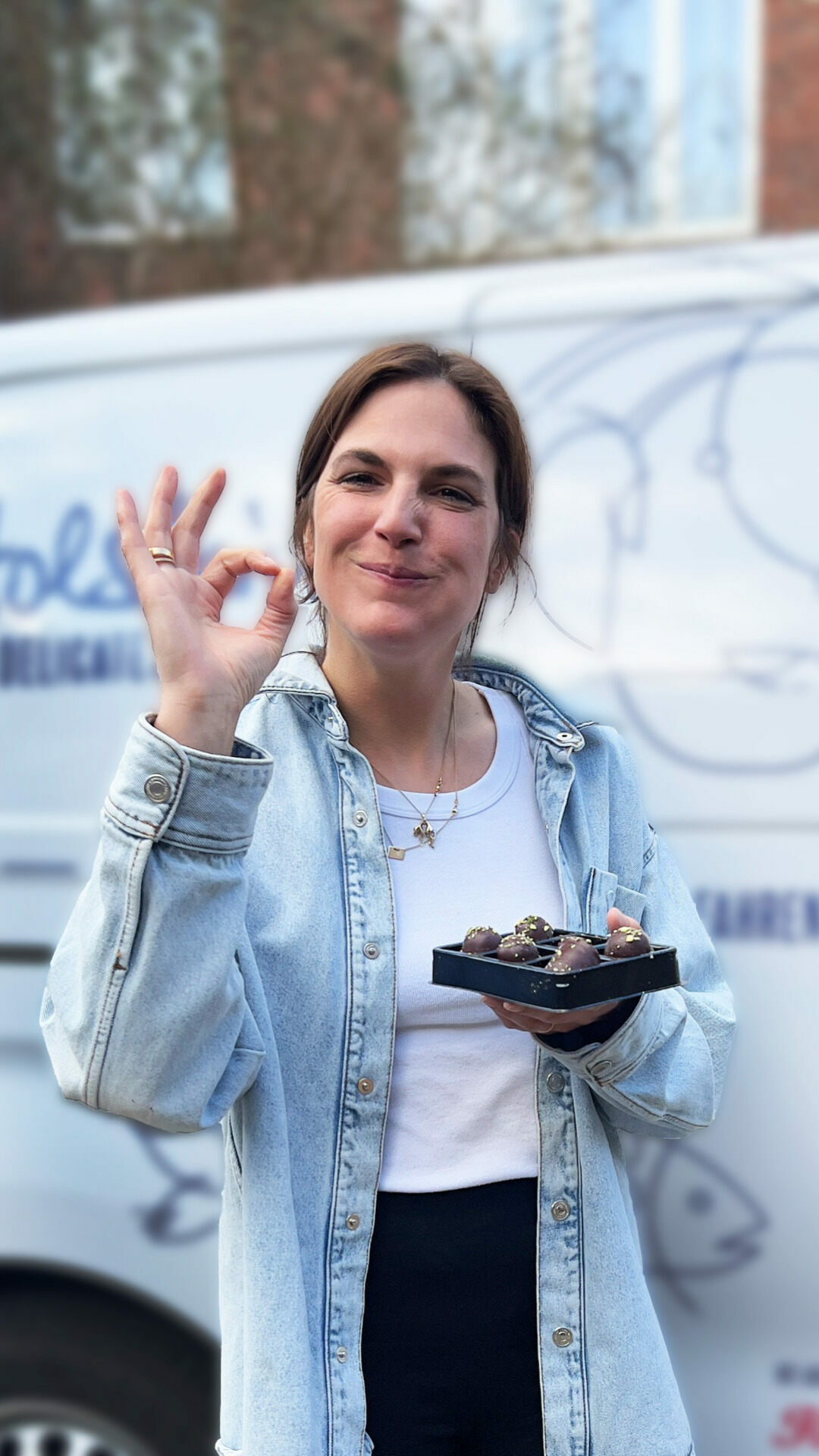 CHEERS TO LIFE. 🌞
Knackige Hülle, fluffiger Kern und schneller weg, als man gucken kann. Die Schaumküsse von @summerbirdorganic sehen gut aus – und schmecken noch besser. Gibt’s im Deli und in der Butterhandlung. Aber seid gewarnt: Es bleibt meistens nicht bei einem allein. 🤭
.
holsteindelicatessen, feinkost münster, ostern