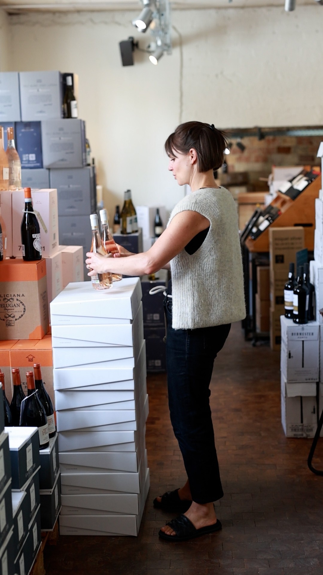 In unserem Weinlager bekommst du 10 % Rabatt – schon ab dem Kauf einer einzigen Flasche. 🍷
Egal ob für’s Wochenende, eine Gartenfeier oder den nächsten Anlass – bei uns wirst du fündig.
Und das Beste: Parkplätze direkt vor der Tür – für entspanntes Einkaufen ohne Schleppstress. ✨
.
Holstein's Weinlager, Winelovers, Genuss