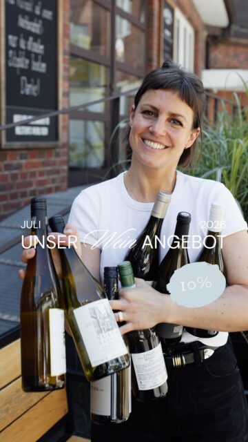 Neuer Monat, neue 10% Aktion im Weinlager 🔥

Jeden Monat gibt es auf ein bestimmtes Sortiment 10 % Rabatt auf Einkäufe in unserem Weinlager. 
Wenn ihr Team Day Drinking, Sonnenanbeter & Fans von asiatischer Küche seid, aber auch wenn ihr viel Mineralität und knochentrockene Weine sucht, müsste das eure Gelegenheit sein: 

Die Rede ist vom Sauvignon!!

Eine Bouquet-Rebsorte mit ganz vielen Facetten, aber immer mit extrem viel Frische und Frucht-Power.
Kommt mal vorbei und findet euren Liebling! 

SPOILER: meiner kommt aus Österreich 🇦🇹

PS: der Colombelle ist von der Aktion ausgenommen.